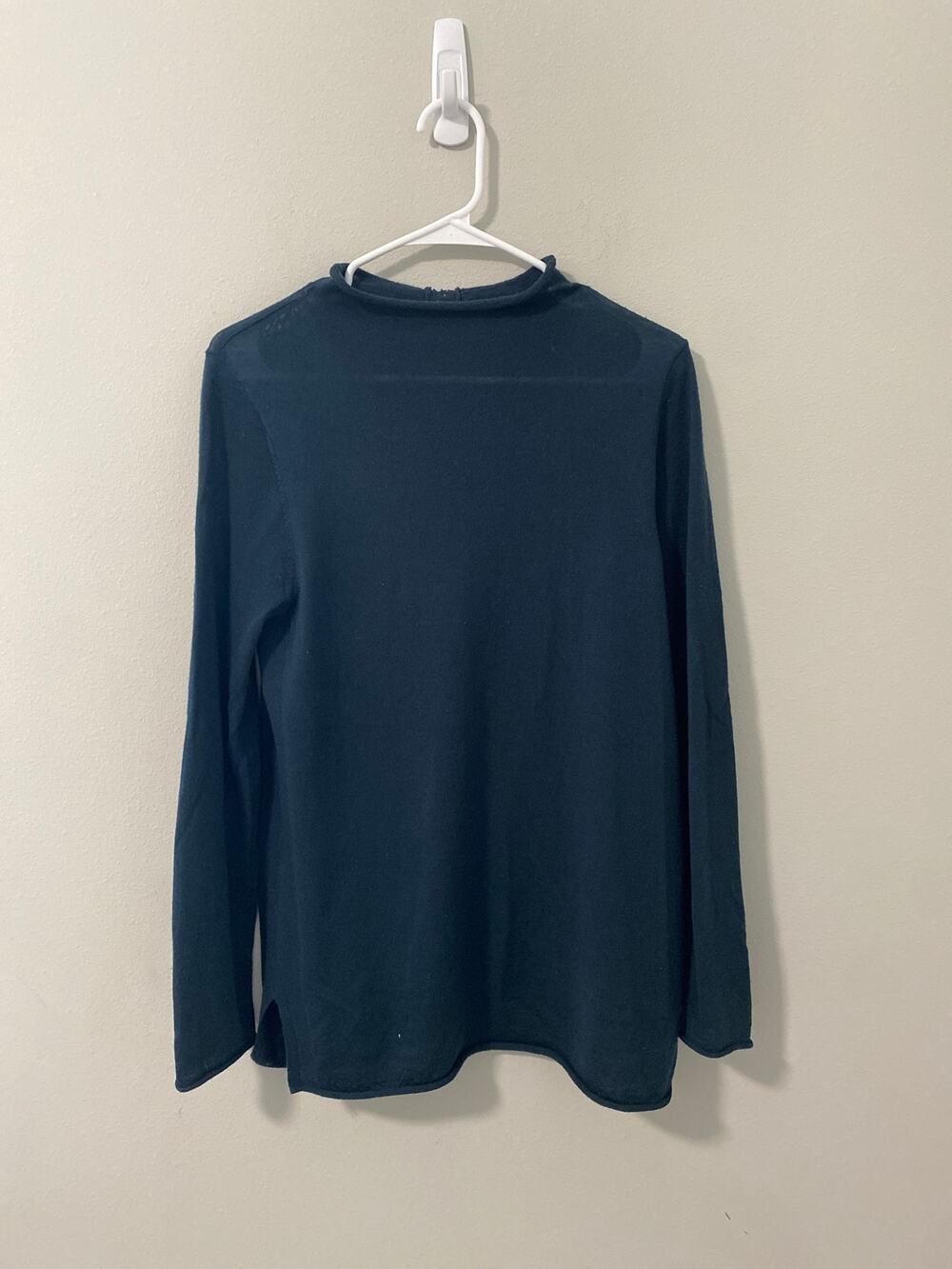 Tahari 100% Extra fine Merino Wool Mock Neck Lightweight Swater, Size Large